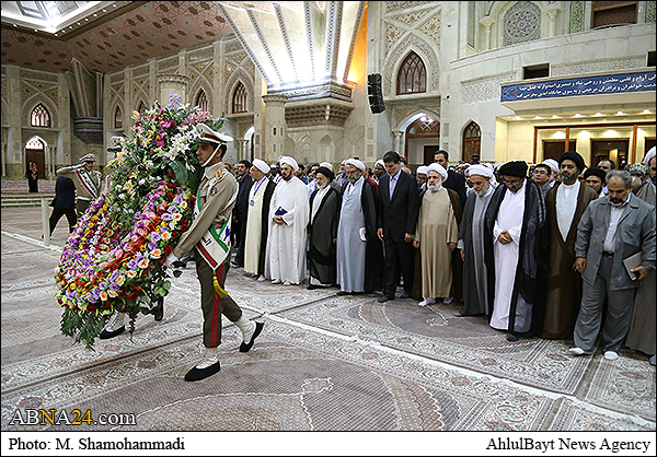 مهمانان اجلاس مجمع جهانی اهل بیت(ع) به حرم امام راحل می روند